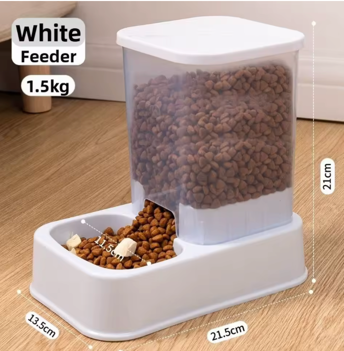 Vit foderautomat för hund och katt